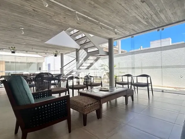 Sobrado com 400m² 5 quartos e 8 banheiros, à venda, no bairro Guaecá em São Sebastião