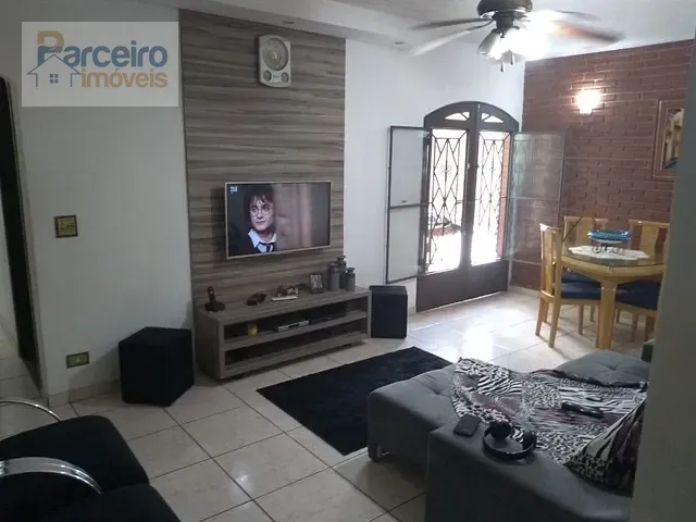 Casa com 264m² 3 quartos e 2 banheiros, à venda, no bairro Jardim Iva em São Paulo