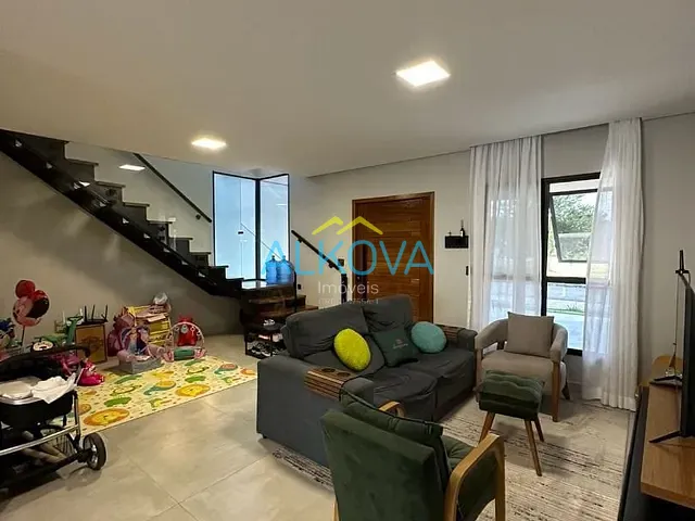 Sobrado com 200m² 4 quartos e 4 banheiros, à venda, no bairro Jardim Jacinto em Jacareí