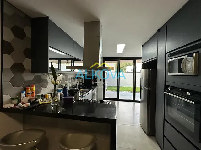 Sobrado com 200m² 4 quartos e 4 banheiros, à venda, no bairro Jardim Jacinto em Jacareí