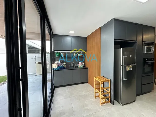 Sobrado com 200m² 4 quartos e 4 banheiros, à venda, no bairro Jardim Jacinto em Jacareí