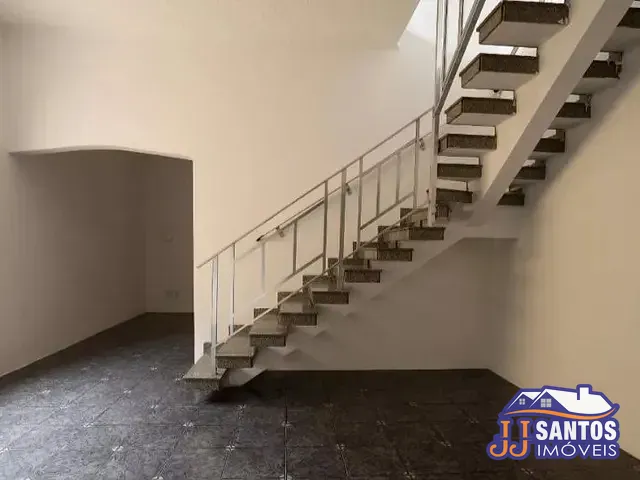 Sobrado com 240m² 4 quartos e 5 banheiros, à venda ou para alugar, no bairro Cidade Mãe do Céu em São Paulo