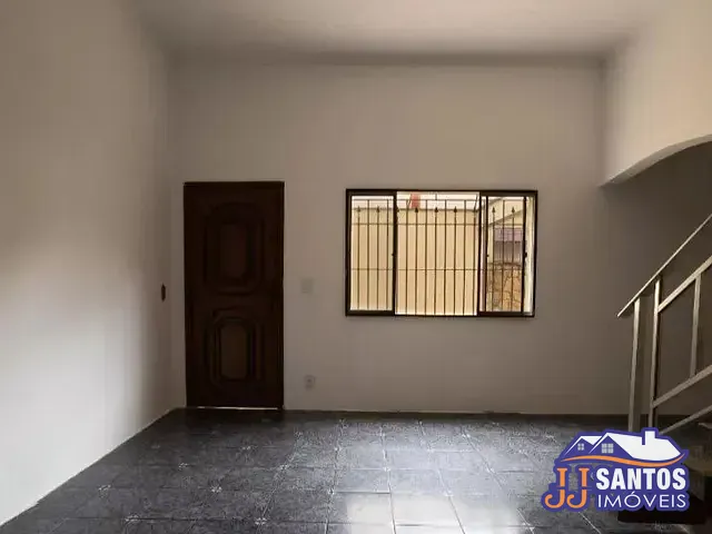 Sobrado com 240m² 4 quartos e 5 banheiros, à venda ou para alugar, no bairro Cidade Mãe do Céu em São Paulo