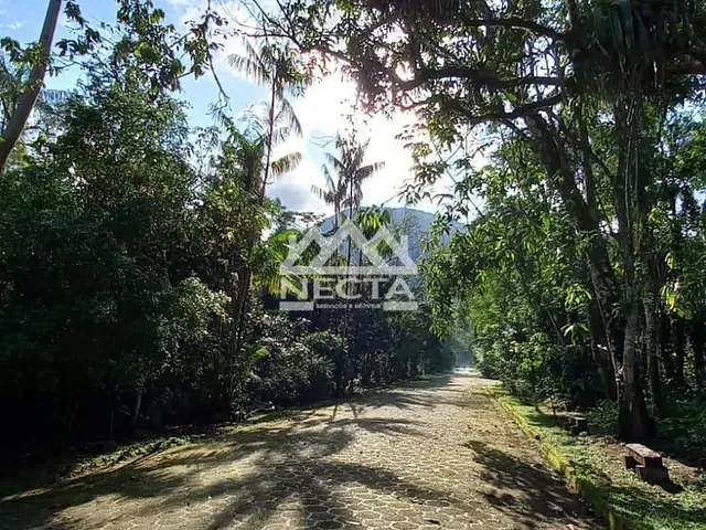 Sobrado com 459m² 4 quartos e 4 banheiros, à venda, no bairro Mar Verde II em Caraguatatuba