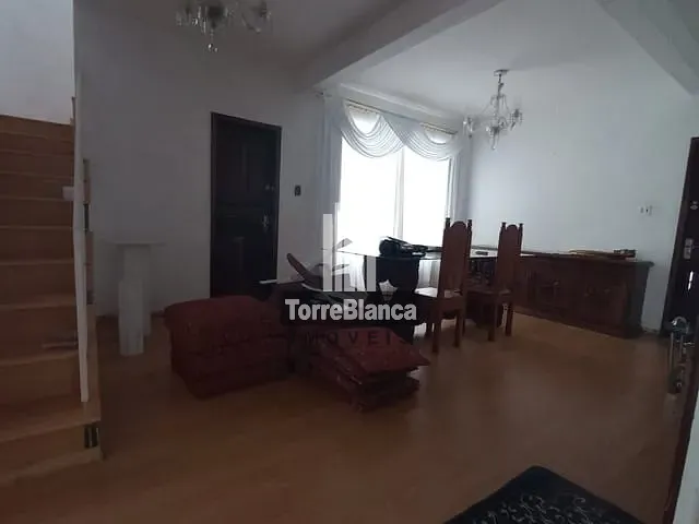 Sobrado com 315m² 6 quartos e 2 banheiros, à venda, no bairro Centro em Ponta Grossa