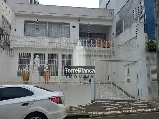 Sobrado com 315m² 6 quartos e 2 banheiros, à venda, no bairro Centro em Ponta Grossa