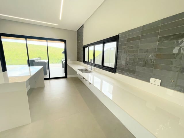 Sobrado com 480m² 5 quartos e 5 banheiros, à venda, no bairro Condomínio Residencial Alphaville II em São José dos Campos
