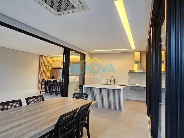 Sobrado com 454m² 4 quartos e 6 banheiros, à venda, no bairro Condomínio Residencial Alphaville em São José dos Campos