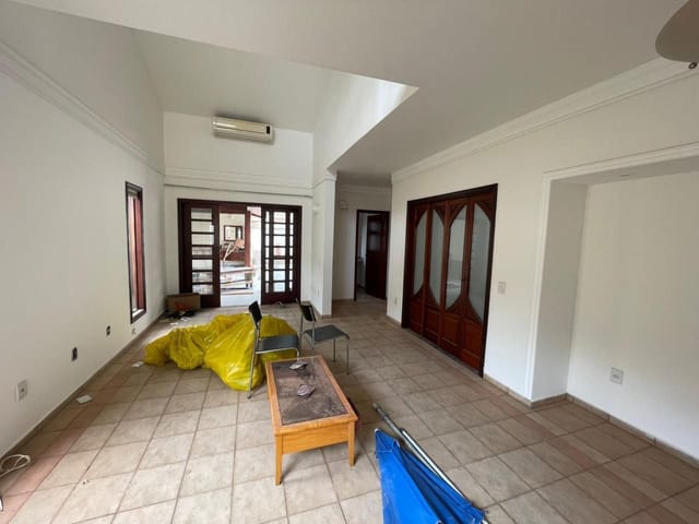 Sobrado com 360m² 3 quartos e 4 banheiros, para alugar, no bairro Jardim das Colinas em São José dos Campos