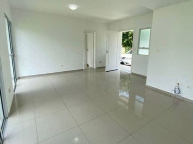 Foto do Sobrado - Sobrado com 3 dormitórios à venda, 200 m² por R$ 550.000,00 - Villa Branca - Jacareí/SP | INDEPENDENCE NEGOCIOS IMOBILIARIOS LTDA