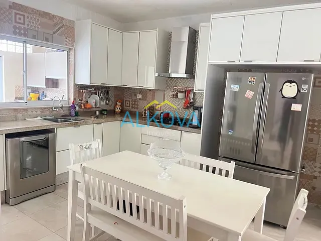 Sobrado com 250m² 4 quartos e 4 banheiros, à venda, no bairro Jardim Apolo em São José dos Campos