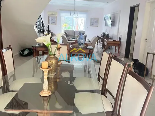 Sobrado com 250m² 4 quartos e 4 banheiros, à venda, no bairro Jardim Apolo em São José dos Campos