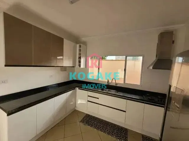 Sobrado com 182m² 4 quartos e 2 banheiros, à venda, no bairro Residencial União em São José Dos Campos