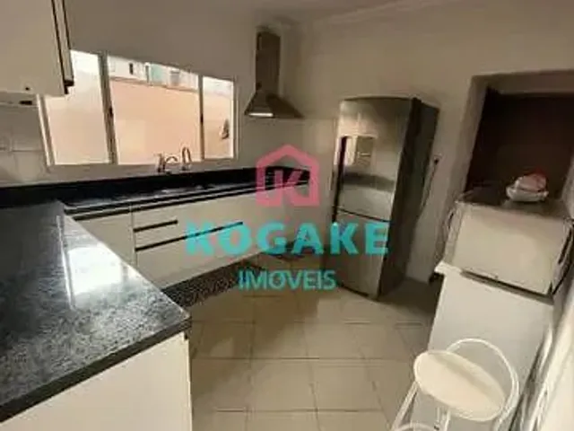 Sobrado com 182m² 4 quartos e 2 banheiros, à venda, no bairro Residencial União em São José Dos Campos