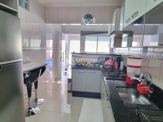 Sobrado com 300m² 3 quartos e 5 banheiros, à venda, no bairro Jardim Aracy em Mogi das Cruzes