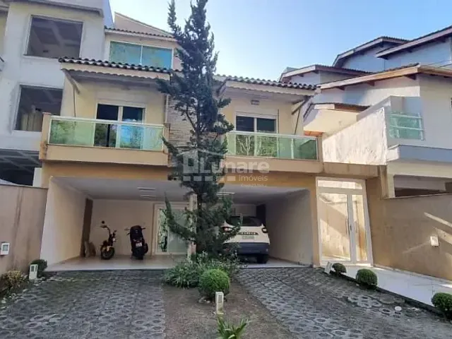 Sobrado com 300m² 3 quartos e 5 banheiros, à venda, no bairro Jardim Aracy em Mogi das Cruzes