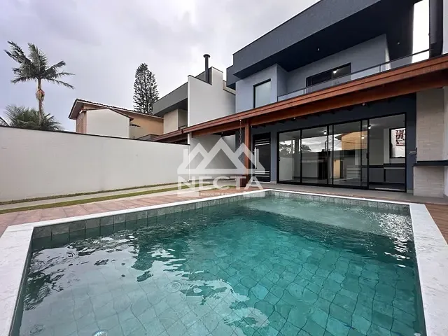 Sobrado com 250m² 3 quartos e 4 banheiros, à venda, no bairro Capricórnio  em Caraguatatuba