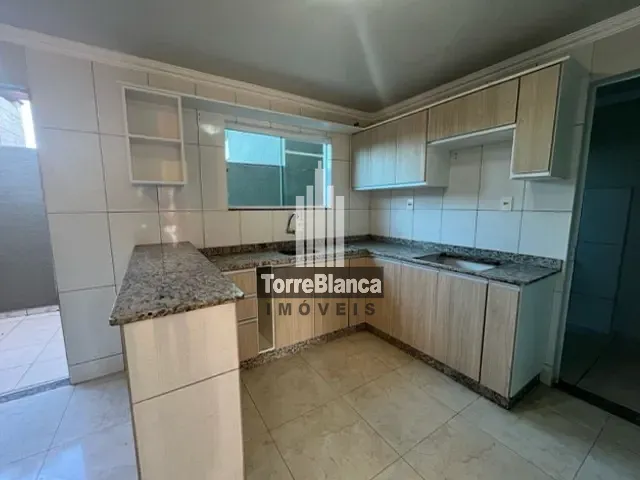 Sobrado com 107m² 3 quartos e 3 banheiros, à venda, no bairro Ronda em Ponta Grossa