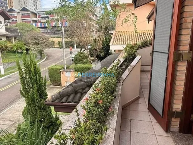 Sobrado com 500m² 4 quartos e 4 banheiros, à venda ou para alugar, no bairro Jardim Aquarius em São José dos Campos