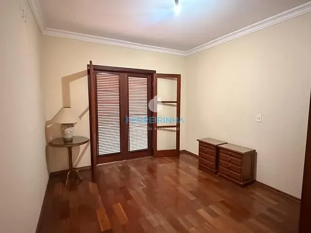Sobrado com 500m² 4 quartos e 4 banheiros, à venda ou para alugar, no bairro Jardim Aquarius em São José dos Campos