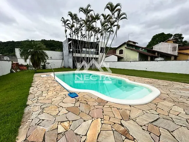 Sobrado com 600m² 2 quartos e 3 banheiros, à venda, no bairro Jardim do Sol em Caraguatatuba