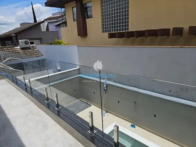 Sobrado com 247m² 3 quartos e 4 banheiros, à venda, no bairro Urbanova em São José dos Campos