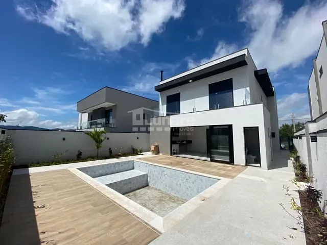 Sobrado com 360m² 3 quartos e 5 banheiros, à venda, no bairro Cézar de Souza em Mogi das Cruzes