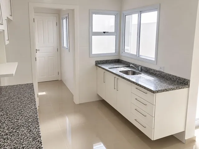 Sobrado com 170m² 4 quartos e 4 banheiros, à venda, no bairro São Lourenço em Curitiba