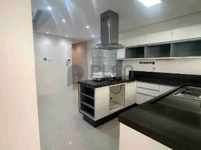 Sobrado 3 quartos e 4 banheiros, à venda ou para alugar, no bairro Água Fria em São Paulo