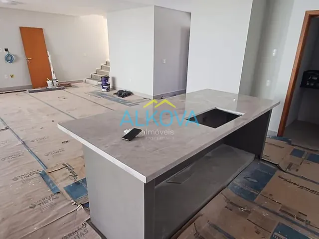 Sobrado com 260m² 3 quartos e 5 banheiros, à venda, no bairro Loteamento Floresta em São José dos Campos