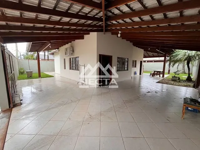 Sobrado com 400m² 3 quartos e 3 banheiros, à venda, no bairro Portal da Fazendinha em Caraguatatuba