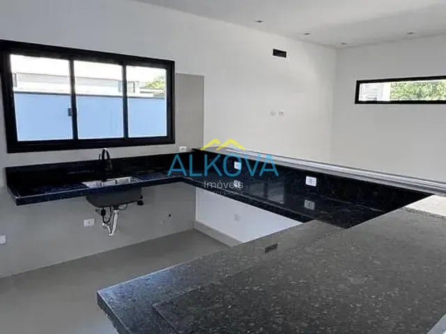 Sobrado com 252m² 4 quartos e 5 banheiros, à venda, no bairro Recanto dos Eucaliptos em São José dos Campos