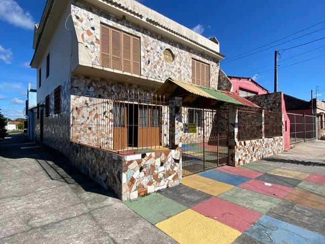 Casa com 300m² 5 quartos e 4 banheiros, à venda, no bairro São Gonçalo em Pelotas
