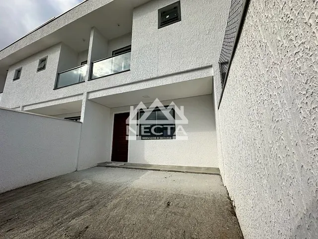 Sobrado com 70m² 2 quartos e 2 banheiros, à venda, no bairro Massaguaçu em Caraguatatuba
