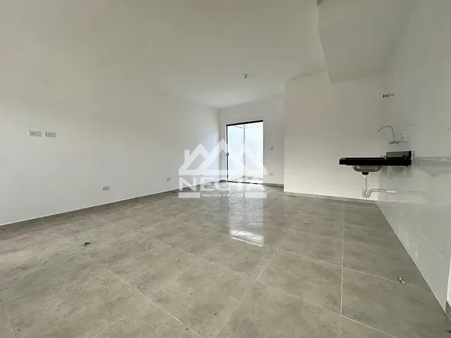 Sobrado com 70m² 2 quartos e 2 banheiros, à venda, no bairro Massaguaçu em Caraguatatuba