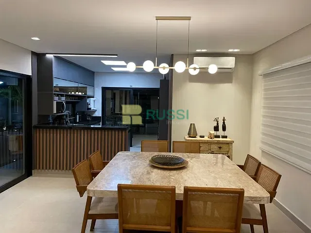 Sobrado com 300m² 4 quartos e 5 banheiros, à venda, no bairro Bairro da Floresta em São José dos Campos