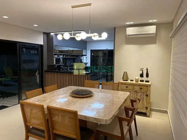 Sobrado com 300m² 4 quartos e 5 banheiros, à venda, no bairro Bairro da Floresta em São José dos Campos