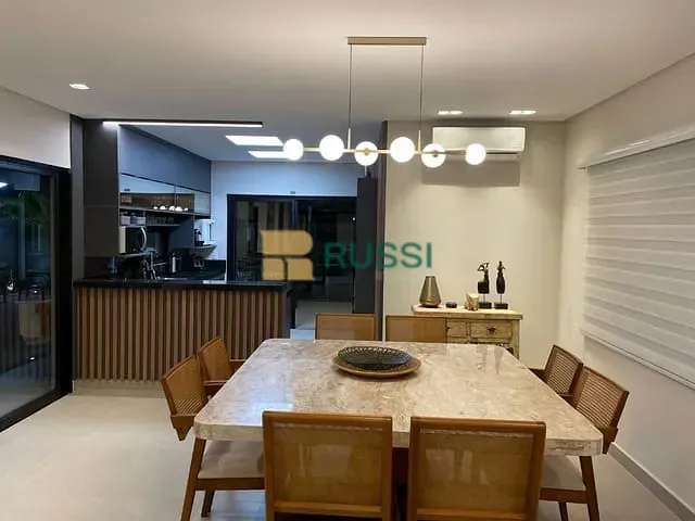 Sobrado com 300m² 4 quartos e 5 banheiros, à venda, no bairro Bairro da Floresta em São José dos Campos