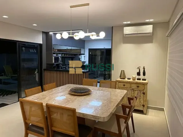 Sobrado com 300m² 4 quartos e 5 banheiros, à venda, no bairro Bairro da Floresta em São José dos Campos