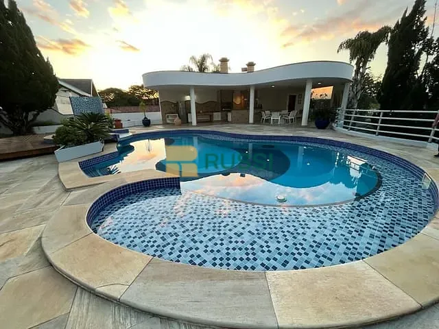 Sobrado com 1600m² 5 quartos e 10 banheiros, à venda, no bairro Jardim das Colinas em São José dos Campos
