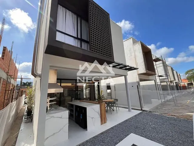 Sobrado com 154m² 4 quartos e 5 banheiros, à venda, no bairro Tabatinga em Caraguatatuba