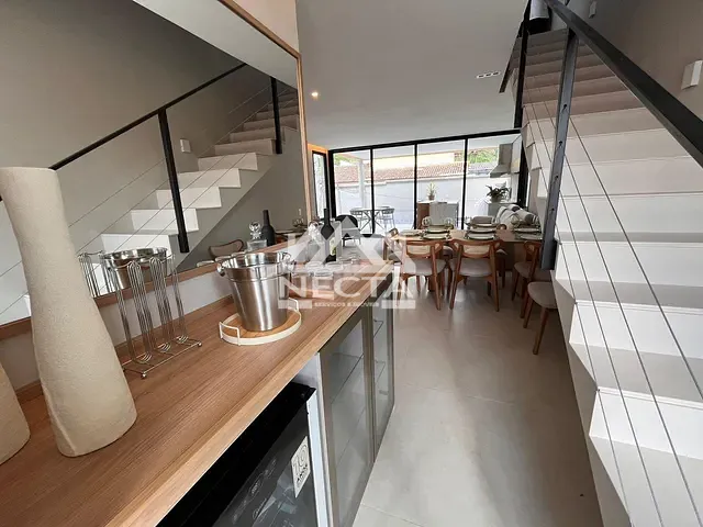 Sobrado com 154m² 4 quartos e 5 banheiros, à venda, no bairro Tabatinga em Caraguatatuba