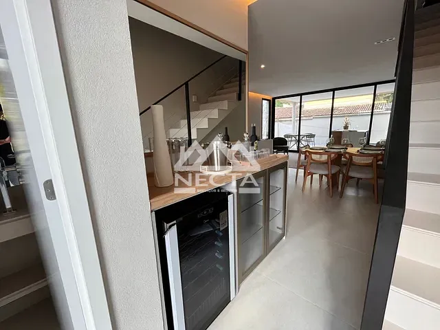 Sobrado com 154m² 4 quartos e 5 banheiros, à venda, no bairro Tabatinga em Caraguatatuba