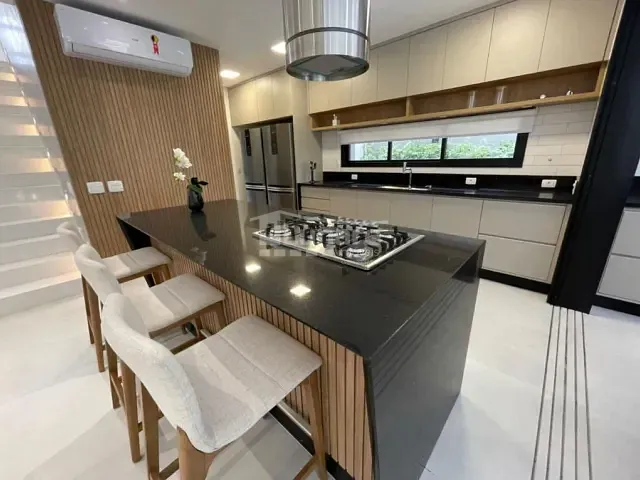 Sobrado com 495m² 5 quartos e 7 banheiros, à venda, no bairro Riviera de São Lourenço em Bertioga