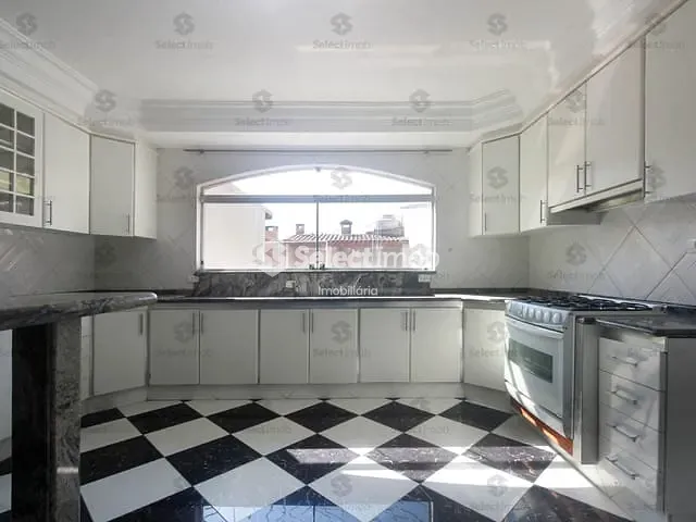 Sobrado com 327m² 3 quartos e 4 banheiros, à venda, no bairro Vila Pires em Santo André
