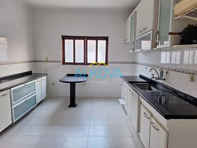 Sobrado com 250m² 3 quartos e 4 banheiros, à venda, no bairro Urbanova em São José dos Campos