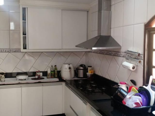 Sobrado com 170m² 3 quartos e 2 banheiros, à venda, no bairro Parque Santa Teresa em Carapicuíba