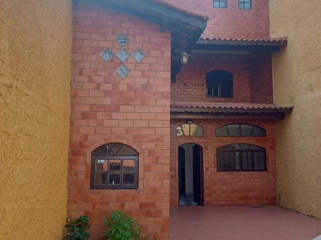 Sobrado 4 quartos e 3 banheiros, à venda ou para alugar, no bairro Cidade Líder em São Paulo