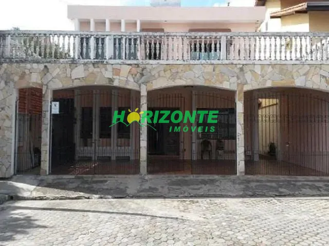 Sobrado com 275m² 4 quartos e 2 banheiros, à venda, no bairro Bosque dos Eucaliptos em São José dos Campos