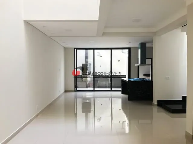Sobrado com 260m² 3 quartos e 1 banheiro, à venda, no bairro Santa Maria em São Caetano do Sul
